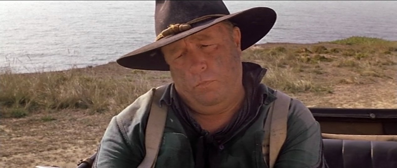 — Он что, русский?
— Да.
— О-о, это многое объясняет.