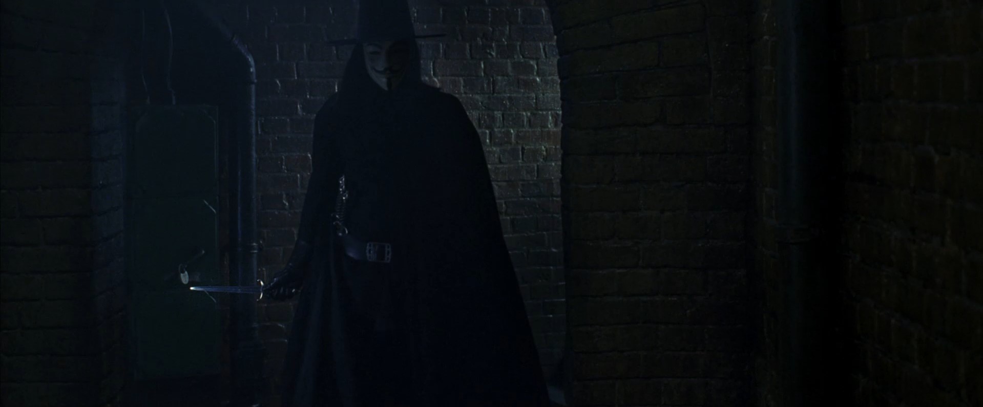 …Судьбе бросает вызов бранной сталью дымящийся возмездием клинок…