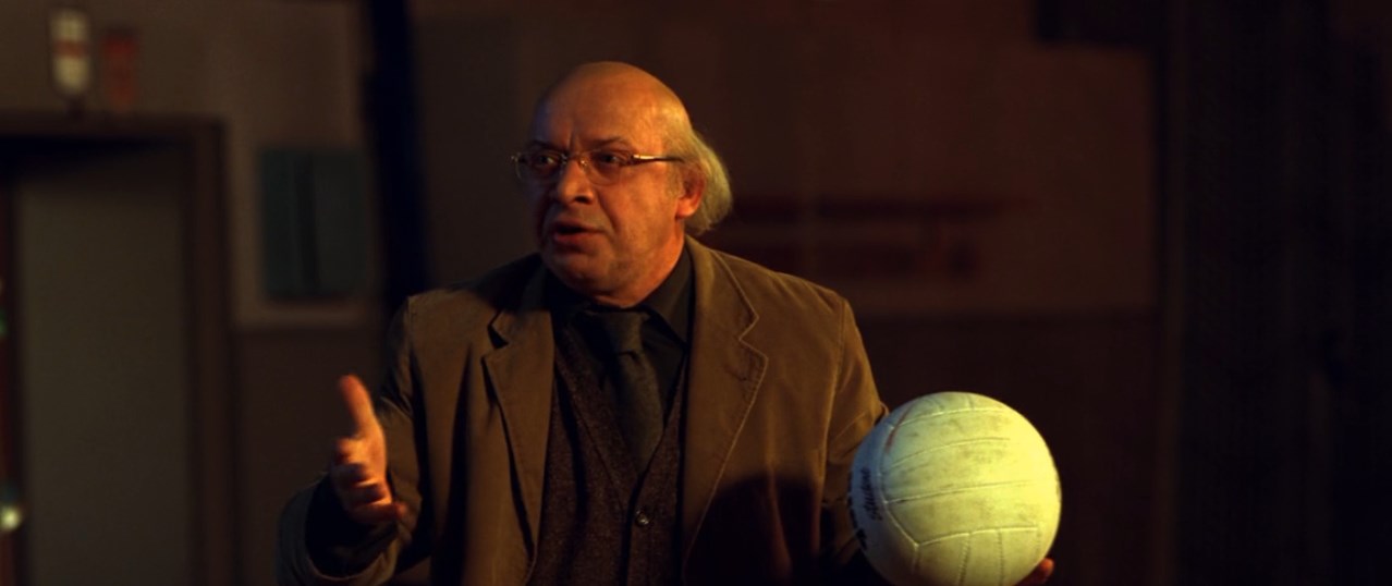 Ну, знаете... Потрясающе!... О каком правосудии можно тут рассуждать? Слесарь дядя Коля бегает пьяный по городу! Начальник милиции дядя Лёша пьёт с ним водку! Городской прокурор дядя Вася закрывает на всё глаза, а преступник остаётся на свободе! И это в то время, когда весь цивилизованный мир уже несколько столетий живёт по за-ко-ну!..