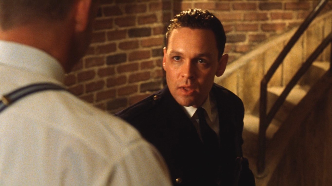 Своей смертью он расплатился за все свои прегрешения. Прояви теперь к нему уважение.