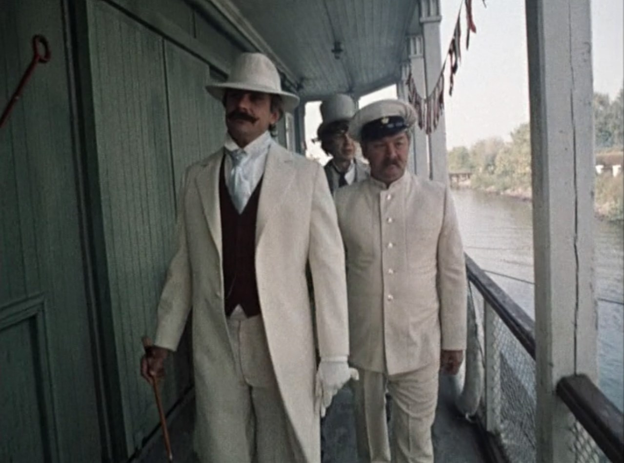 Сергей Сергеевич Паратов Капитан — Неужто вам не жаль расставаться с «Ласточкой»?
— Что такое «жаль», я не знаю... Для меня, капитан, ничего заветного то нету. Увижу выгоду — продам что угодно...