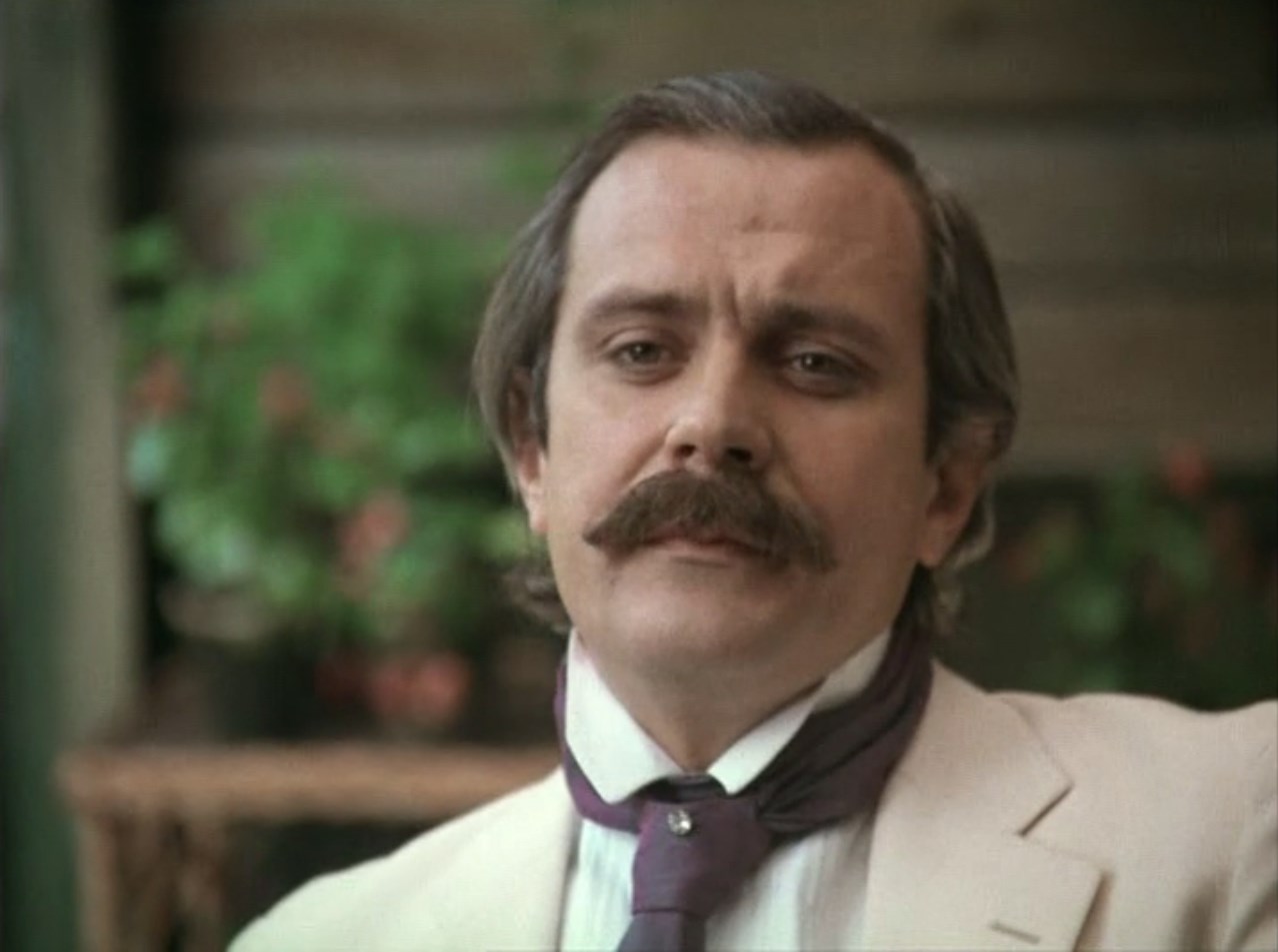 Лариса Дмитриевна Огудалова Сергей Сергеевич Паратов — Я давно знаю Вас и полагаю Ваш будущий супруг обладает многими достоинствами...
— Нет, только одним.
— Немного.
— Зато дорогим.
— Каким же?
— Он любит меня.