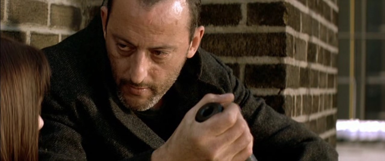 Леон Монтана Винтовка — это первое оружие, которым ты должна научиться пользоваться. Потому что оно держит тебя на почтительном расстоянии от клиента. Чем ты будешь более профессиональна, тем ближе ты сможешь подобраться к клиенту.