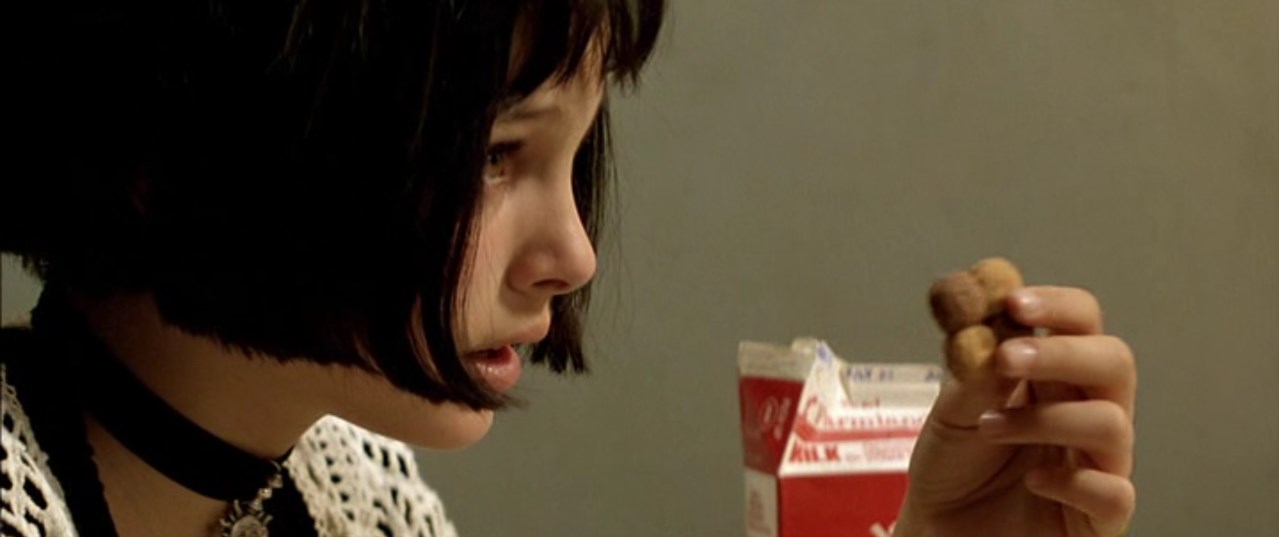 Я предлагаю тебе сделку: я на тебя работаю, а в обмен ты учишь меня убивать. Что скажешь? Я буду стирать, убирать квартиру и ходить по магазинам. Ну что, согласен?