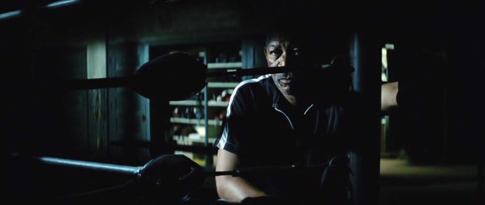 Если в боксе и происходят какие-то чудеса, то они случаются, когда боец продолжает драться, несмотря на иссякшие силы и сломанные ребра, разорванные почки и отслоившуюся сетчатку. Чудеса происходят, когда человек рискует всем ради мечты, которую кроме него не видит никто.