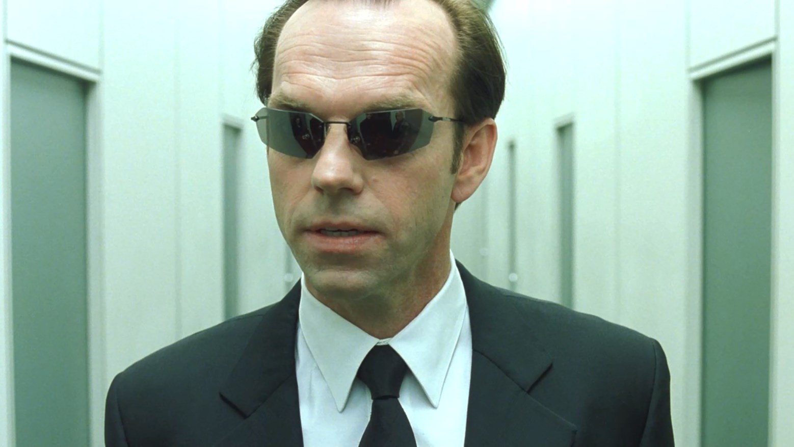 — Я хочу то же самое, что и вы — я хочу всё.
— Включая пулю в голову?
— Ну давай, стреляй. Что хорошо в моём положении — это то, что меня много.