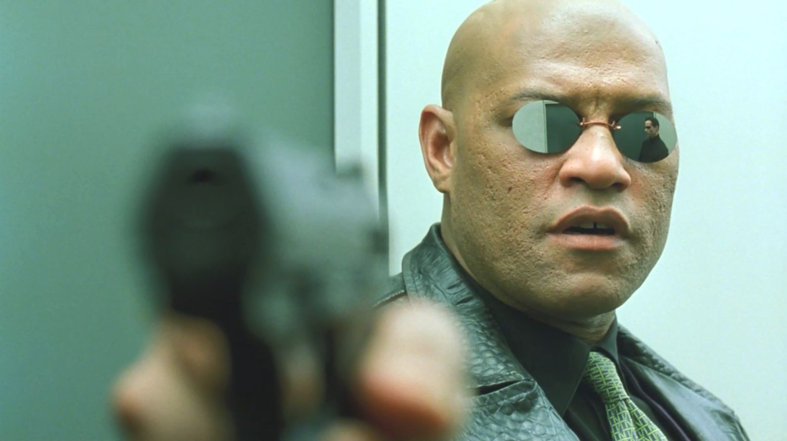 — Я хочу то же самое, что и вы — я хочу всё.
— Включая пулю в голову?
— Ну давай, стреляй. Что хорошо в моём положении — это то, что меня много.