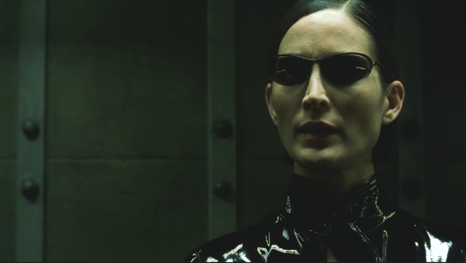 — Если повезёт, то там будет парень, который проверяет, нет ли оружия.
— А если не повезёт?
— То парней будет много.