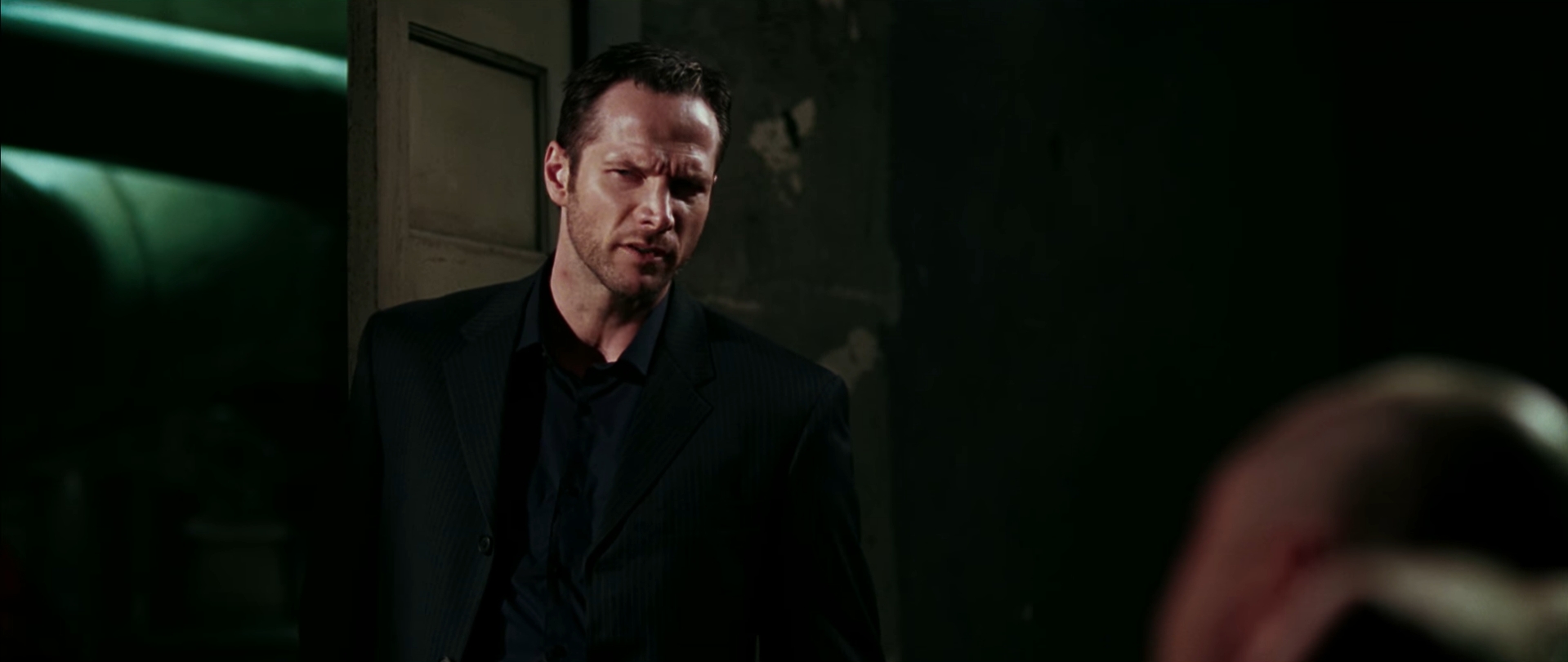 — Ты Счастливчик?
— Да.
— Серьезно?
— В чем дело, малыш? Ты ищешь работу?
— Ты моя работа.