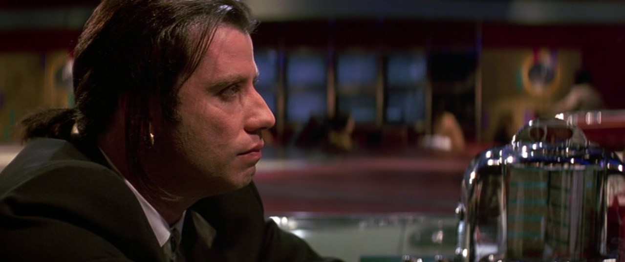 — Ты тоже это ненавидишь?
— Ненавижу что?
— Неловкое молчание. Почему людям обязательно нужно сморозить какую-нибудь чушь, лишь бы не почувствовать себя в своей тарелке?
— Не знаю. Хороший вопрос.
— Только тогда понимаешь, что нашла по-настоящему особенного человека, когда можешь просто заткнуться на минуту и с наслаждением разделить с ним тишину...