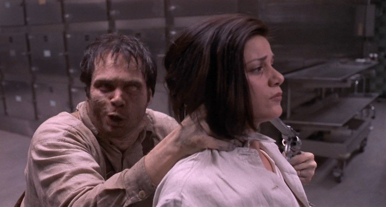 — Сдавайся, навозник!
— По сравнению с вами, обезьянами, я на верхней ступени эволюционной лестницы. Так что, не выступай!
— Прямо оратор! Покажи нам своё личико, не стесняйся!
— Вы отрывали крылья мухам! А хотите увидеть месть мухи?