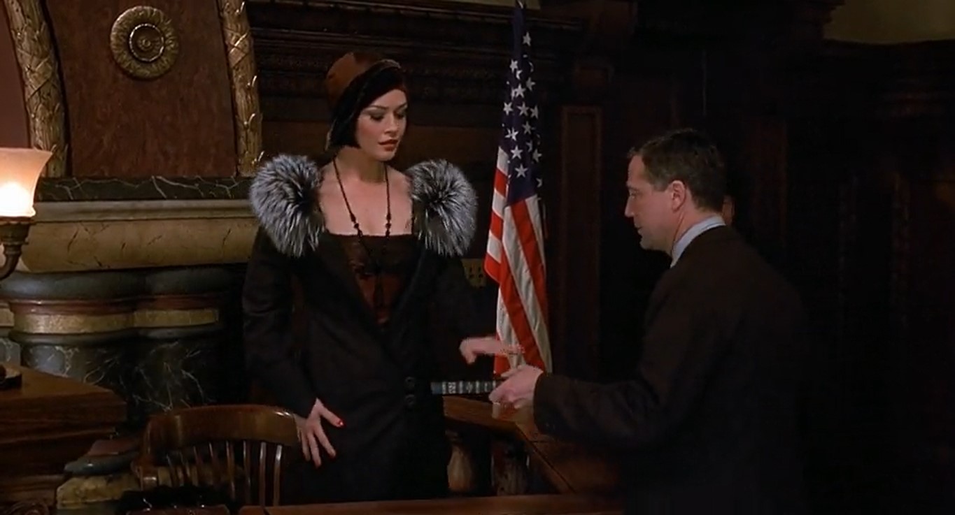 Вэлма Келли судебный пристав — Поднимите правую руку, левую положите на Библию. Клянетесь ли Вы говорить правду, только правду и ничего кроме правды?
— Вроде того.