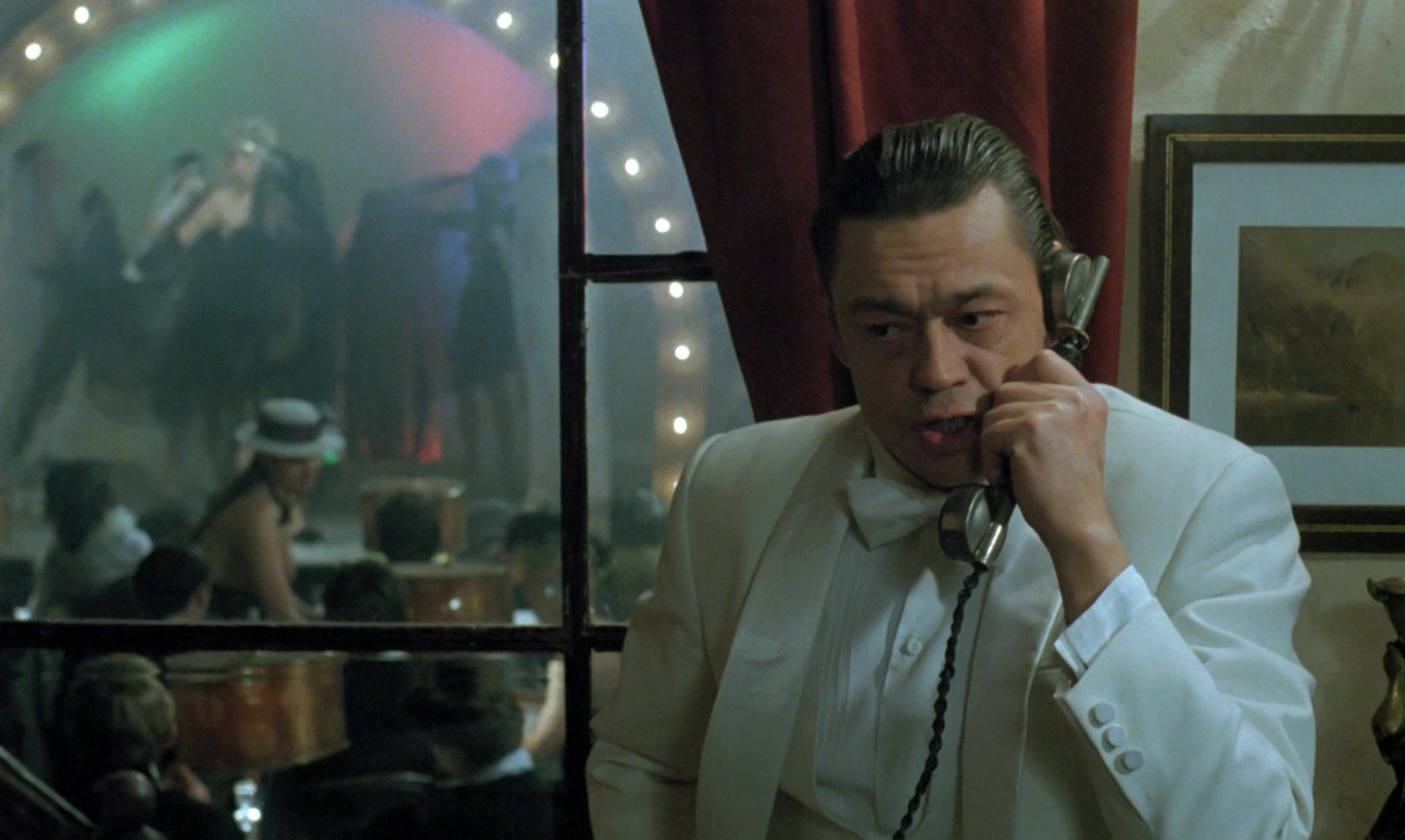 Микита Ничипорук / «Мик Нич» «Японец» — Американец? Он же взлетел на воздух.
— Вернулся.