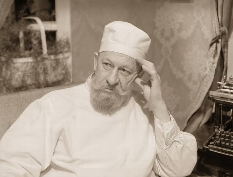 Вяземская — …предлагаю вам взять несколько журналов — в пользу детей Германии! По полтиннику штука!