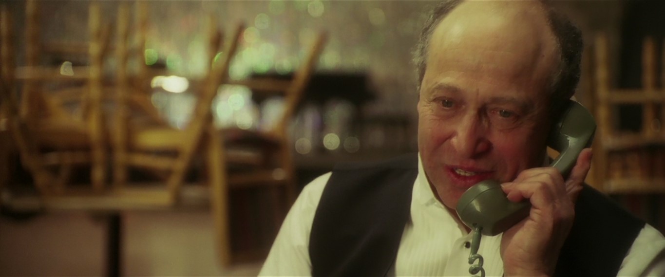 «Добрый Кот» И новость отправляется в путь. По дороге она обрастает подробностями, она пьянит словно сладкое вино. Вам твердят, что дело верное. Но хуже всего то, что вы сами начинаете в неё верить.