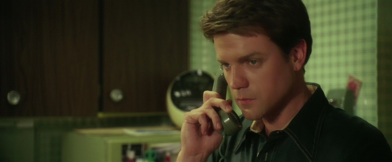 «Добрый Кот» И новость отправляется в путь. По дороге она обрастает подробностями, она пьянит словно сладкое вино. Вам твердят, что дело верное. Но хуже всего то, что вы сами начинаете в неё верить.