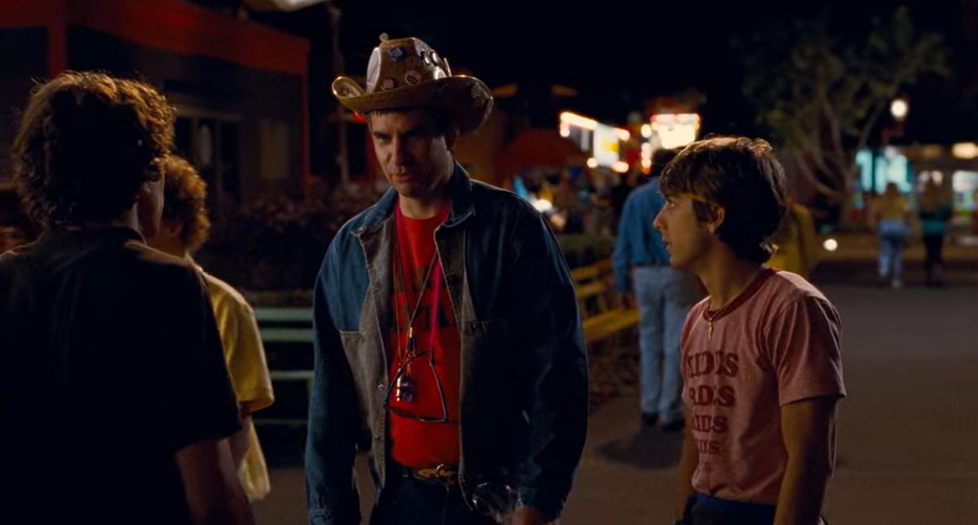 — Что они делали в машине, Рич?
— Они делали там отжимания без штанов.
— Отжимания без штанов? Трахались они там!