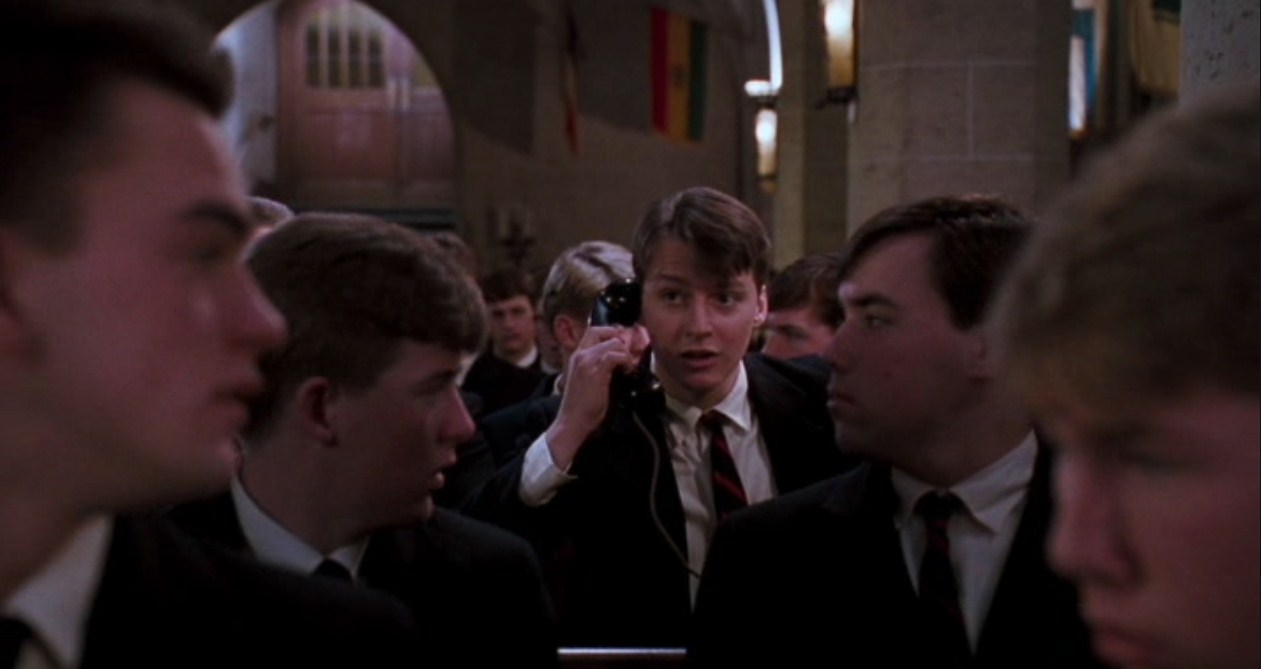 Академия Уэлтон. Да, он здесь. Мистер Нолан, это Вас! Это Бог. Он говорит, что в Уэлтон нужно принимать девочек!