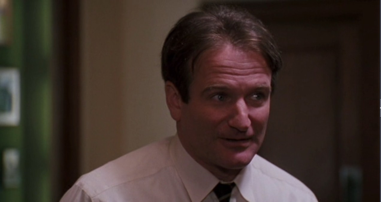 Да, верно, я маялся здесь на этой каторге и, как видите, — жив. Нет, тогда я не был гигантом мысли, как сейчас. Я был хилым подростком, мой интеллект соответствовал моему весу. На пляже люди открыто глумились надо мной, как над Байроном когда-то. (В то время я не был тем гигантом разума, который видите сейчас перед собой. Я был пигмеем. Когда я выходил на пляж, люди бросали в меня книгами Байрона.)