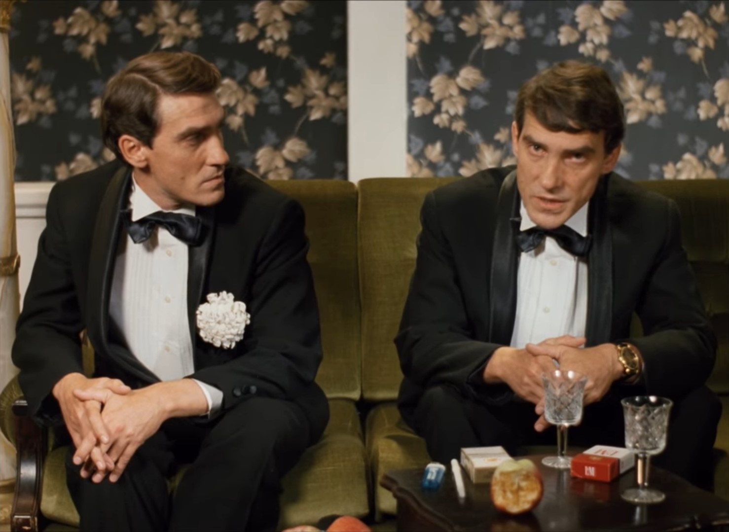 На предыдущем допросе вы, гражданка, показывали, что сиську двое просило...