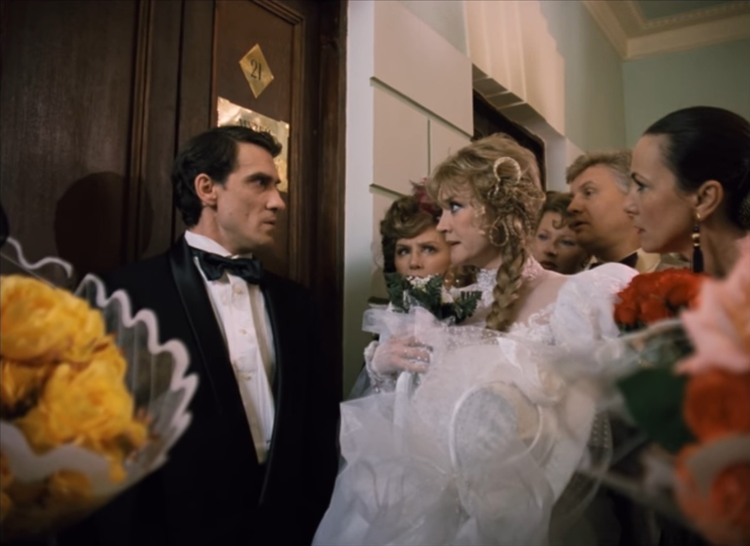 — Кажется я ключи оставил в гримёрной, Джоан...
— Я Кэрол!
— А я и говорю — Кэрол! Это у меня дикция такая.