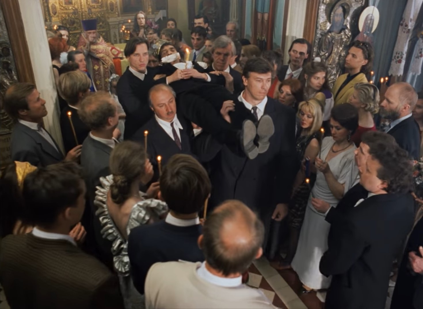 Спокойно, спокойно. Свадьба по техническим причинам отменяется. Аминь, товарищи.