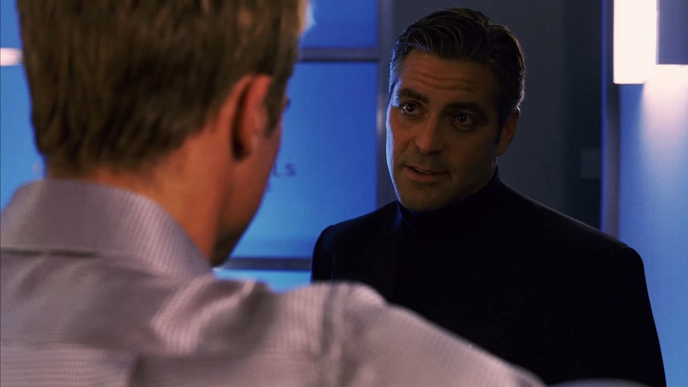 Расти Райан — Я хочу знать причину. И не говори про деньги.
— А почему нет? Я только вышел из тюрьмы, потерял четыре года своей жизни, а ты тут обыгрывал парнишек с обложек молодёжных журналов. Казино всегда в выигрыше. Чуть задержался в игре, и казино тебя раздевает. Но поставь всё, если пришла крупная карта, — и сорвёшь банк.
— Признайся, ты практиковал эту речь?
— Чуть-чуть. Она удалась? Я не торопился?
— О, всё отлично. Мне понравилось. Особенно насчёт молодёжных журналов.