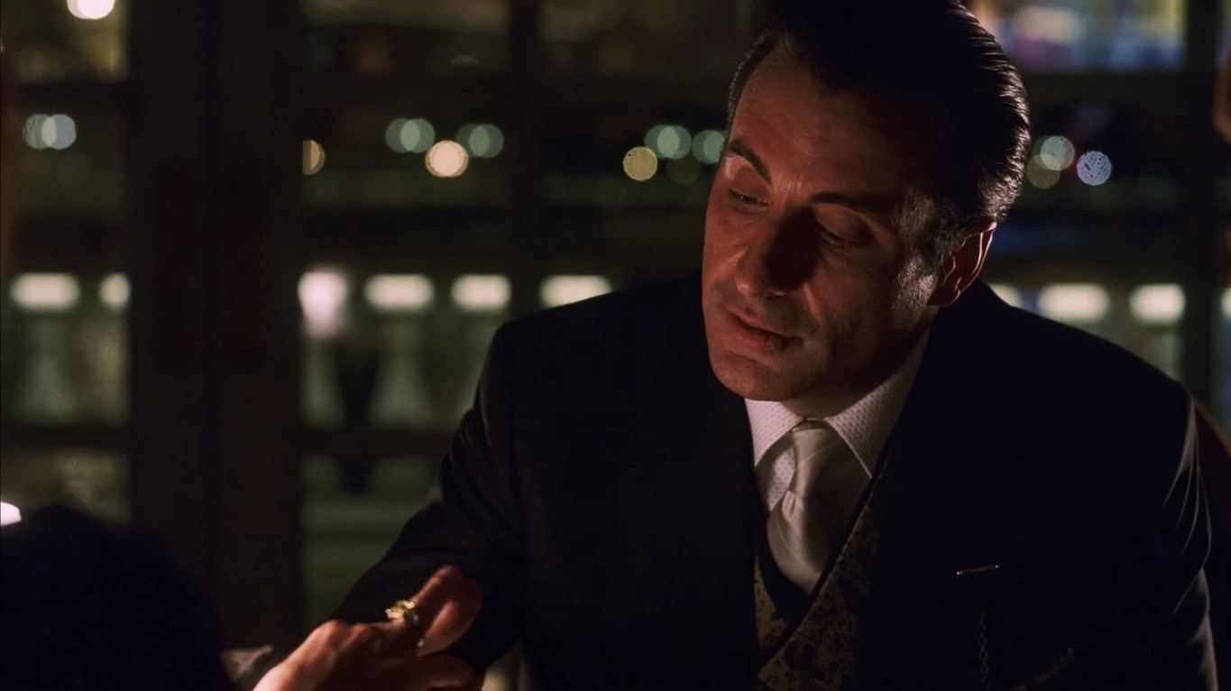 Терри Бенедикт — Я знаю всё, что происходит в моих отелях.
— Значит, мне придётся вернуть эти полотенца.