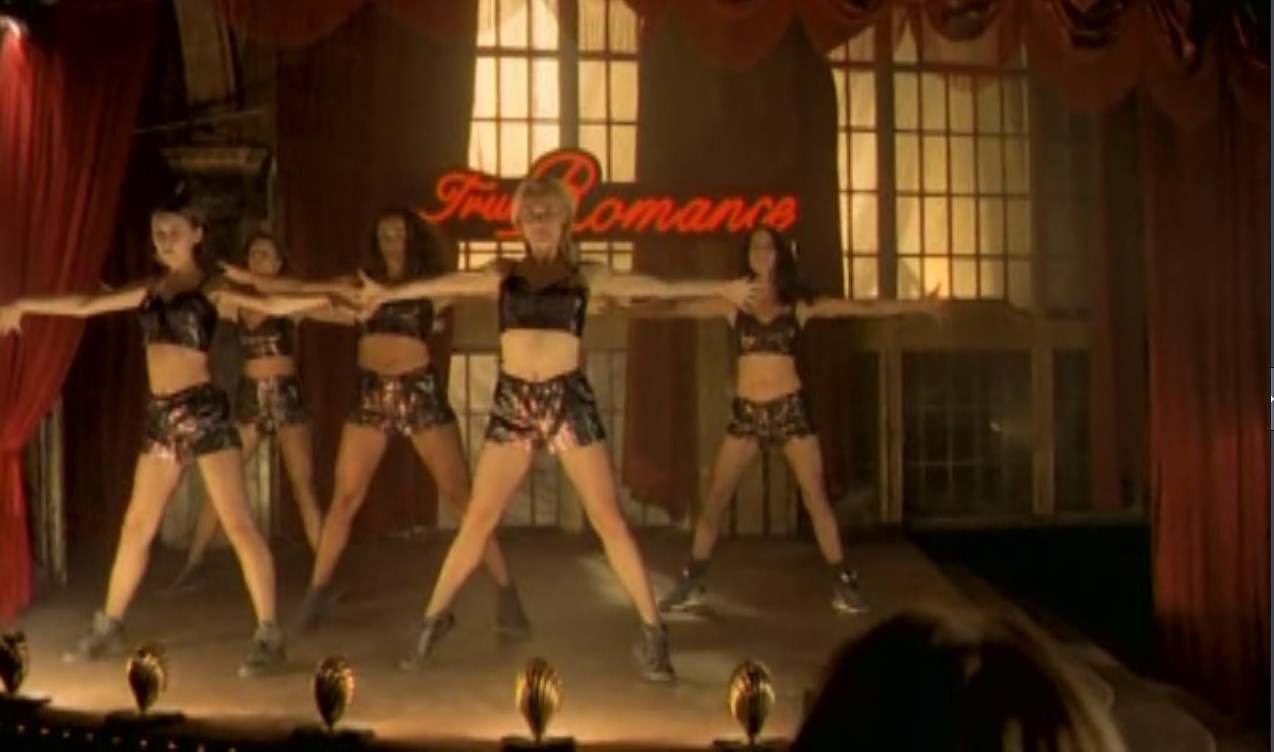 Это публичный дом, а не мюзик-холл. Забудьте о технике, вы должны как следует завести клиента на всю ночь!