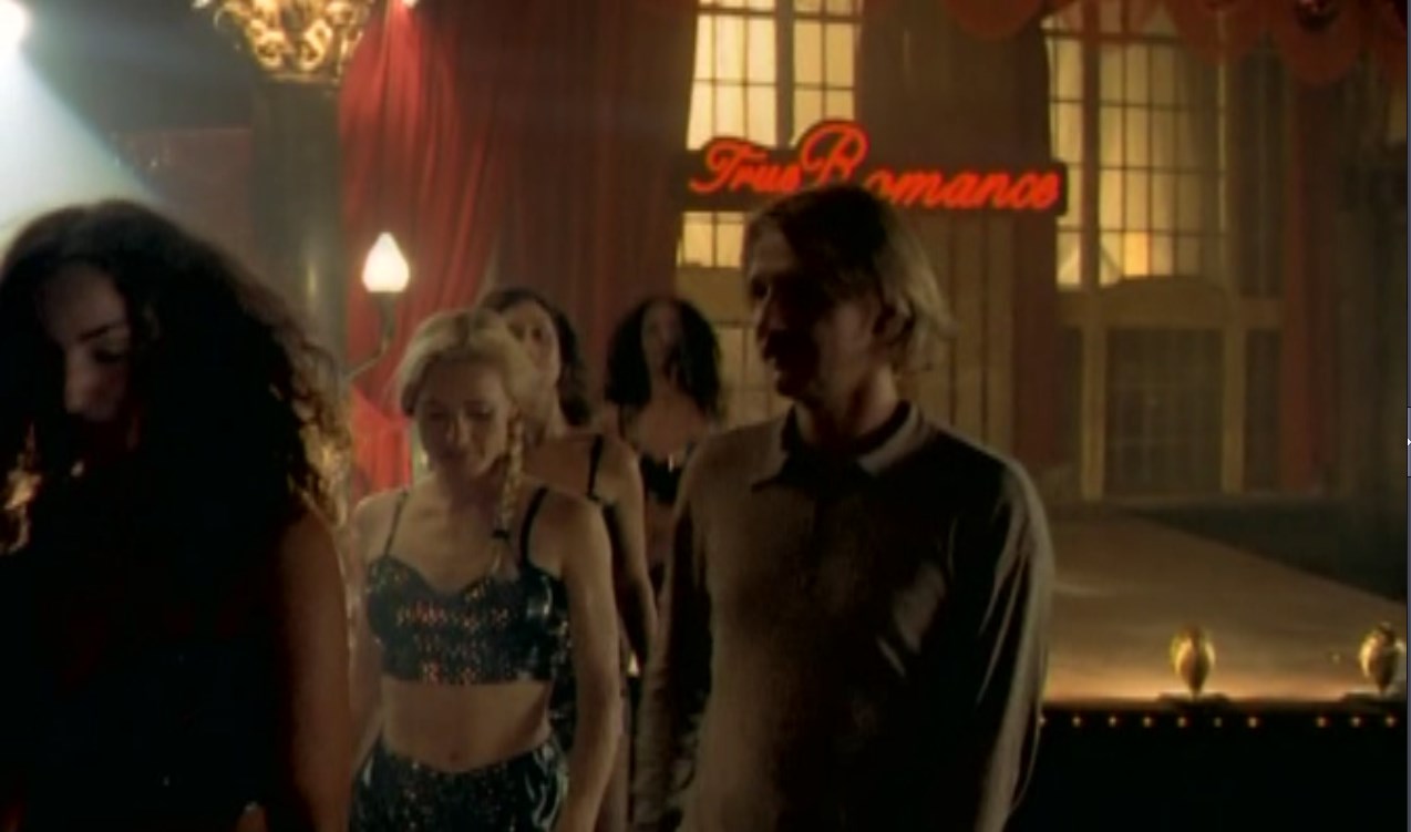 Это публичный дом, а не мюзик-холл. Забудьте о технике, вы должны как следует завести клиента на всю ночь!