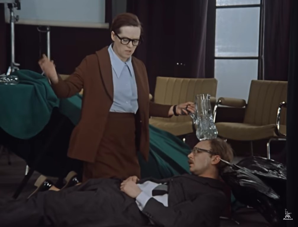 — Представляете, Бубликов умер!
— Почему умер? Я не отдавала такого распоряжения... Как умер?