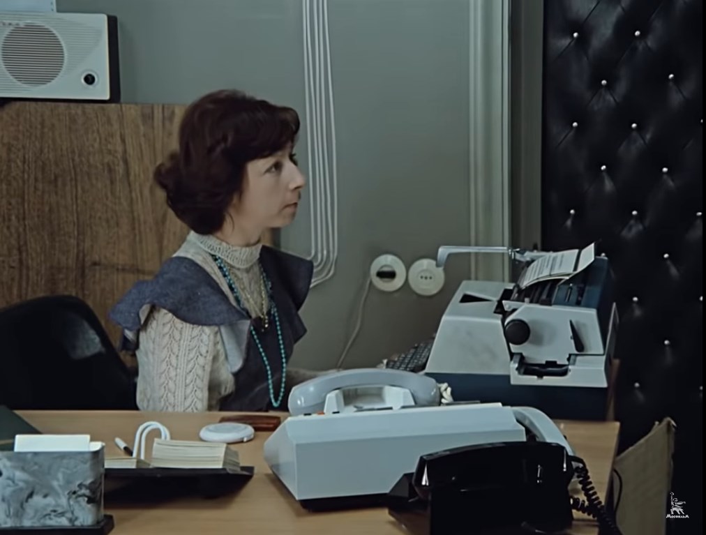 — А меня вообще сослали в бухгалтерию!
— Да на тебе пахать надо!