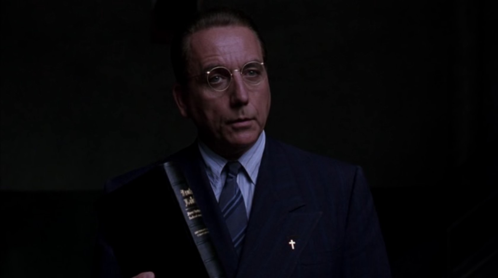 Я верю в две вещи: в дисциплину и Библию. Здесь вы получите и то, и другое. Вверьте ваши души Господу, потому что ваши задницы принадлежат мне.