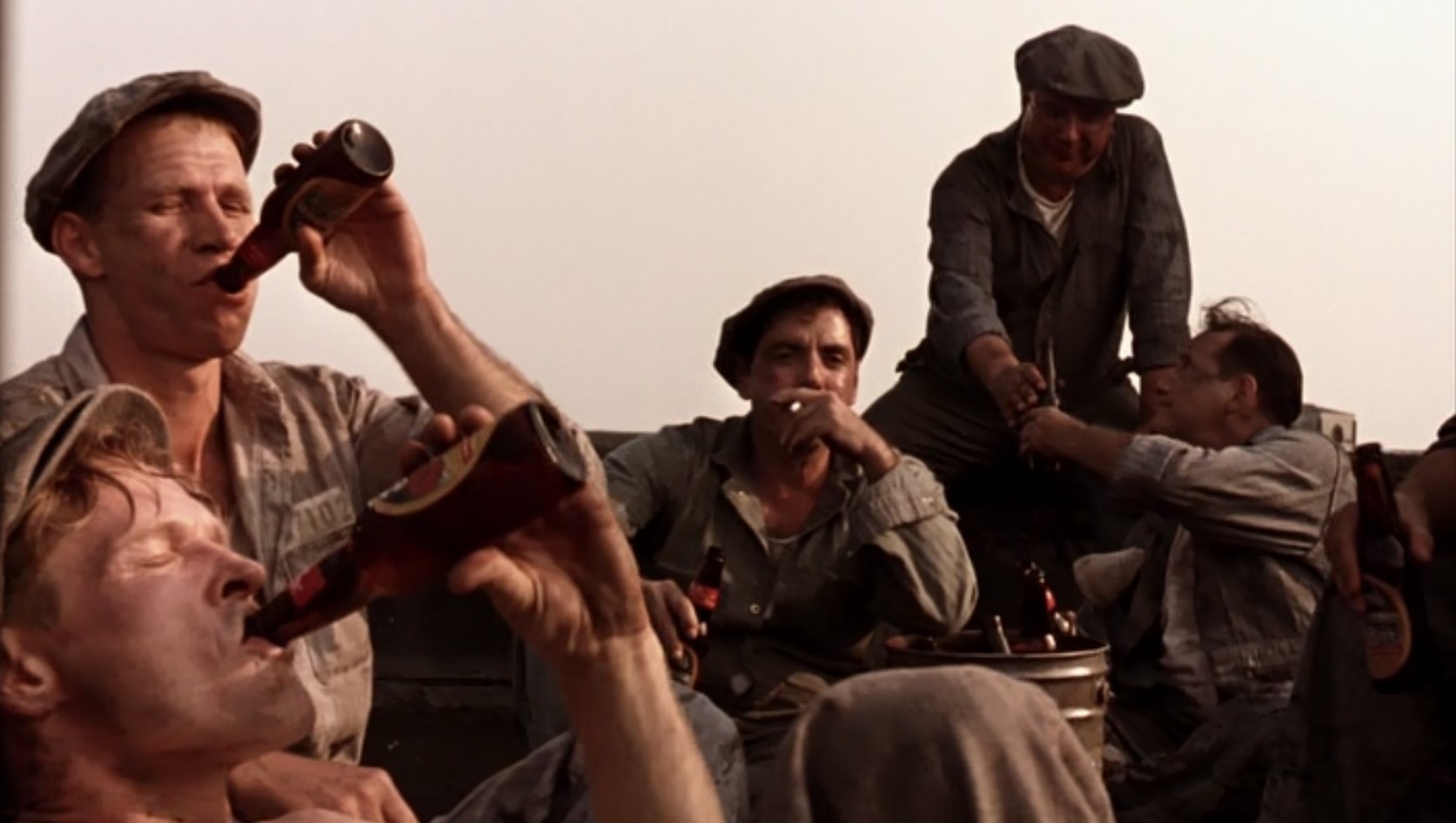 Мы сидели и пили пиво, солнце грело нам плечи, было такое ощущение, что мы свободные люди.