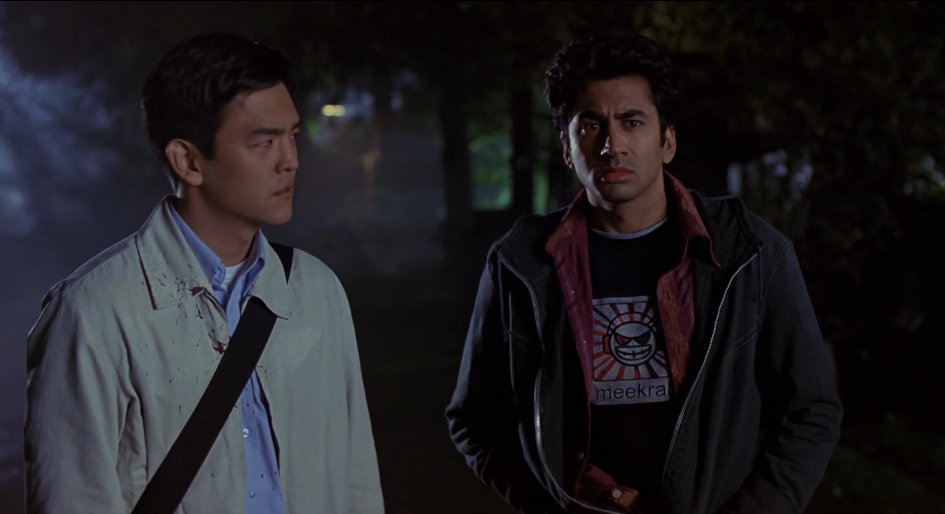 Вы пока идите в дом. Выпейте немного, развлекитесь, трахните мою жену, телик посмотрите, делайте все, что хотите... Мой дом — ваш дом.