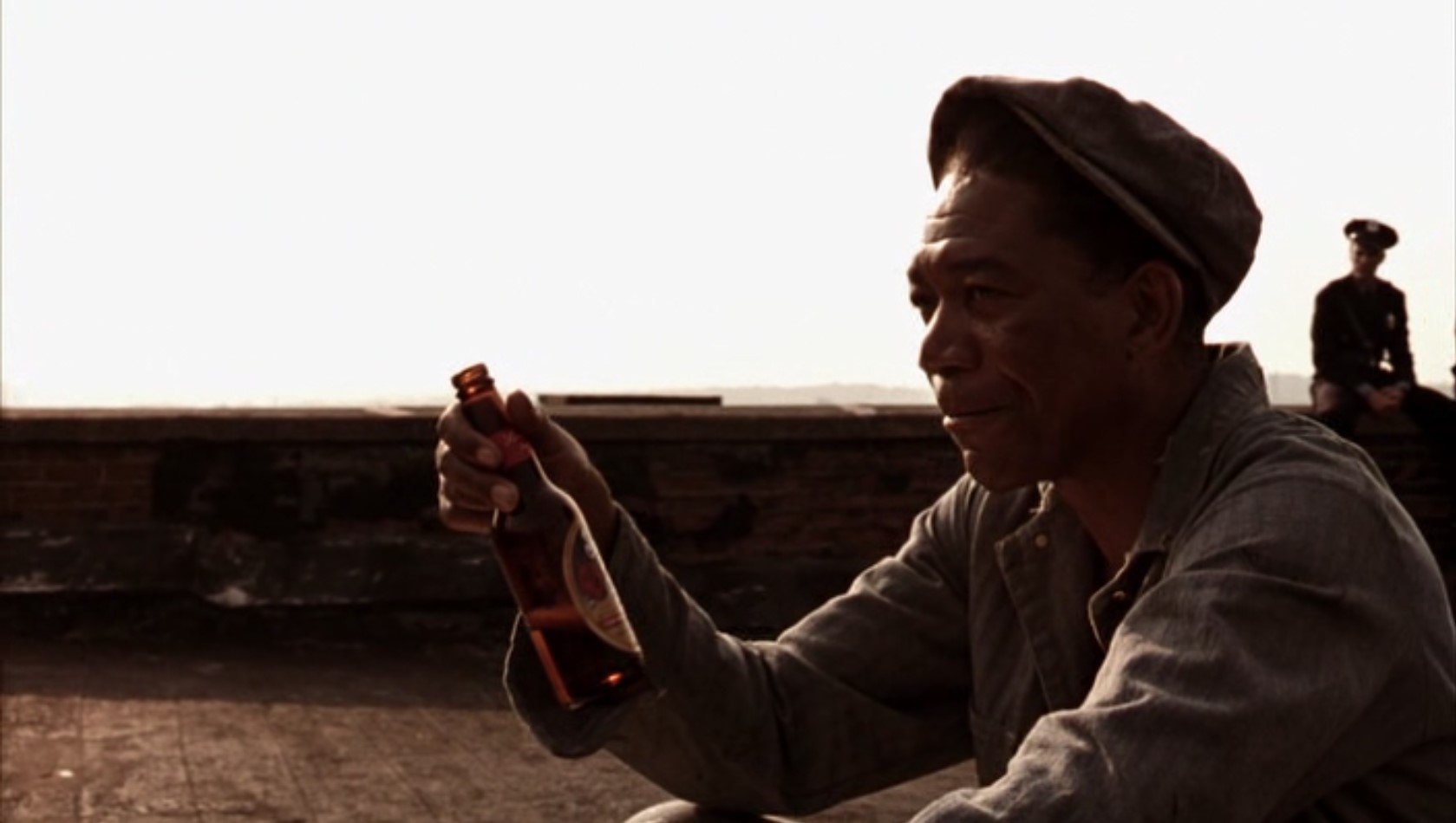 Мы сидели и пили пиво, солнце грело нам плечи, было такое ощущение, что мы свободные люди.