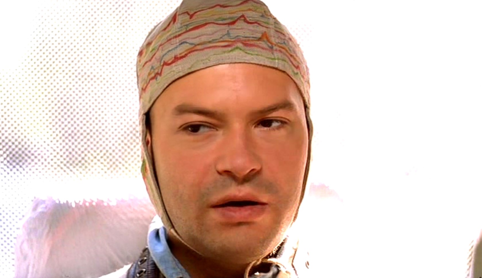 Парфён Рогожин: — Заело твою музыку.
князь Мышкин: — Это не заело. Это хаус. В моем противоречивом прошлом — молодежная эстрада.