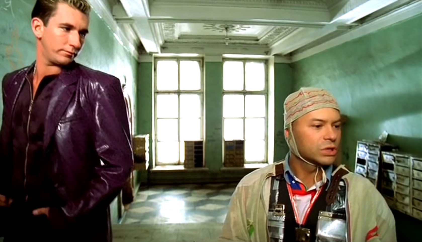 — Обратите внимание, Гавриил Ардалионович, о чём думают современные дети.
— А что такое? О том же и думают. Сиськи-письки.
— Да, вы правы, но вы посмотрите, какой динамической любовью к жизни наполнено каждое слово — «Хочу бабу потолще. Коля М.»