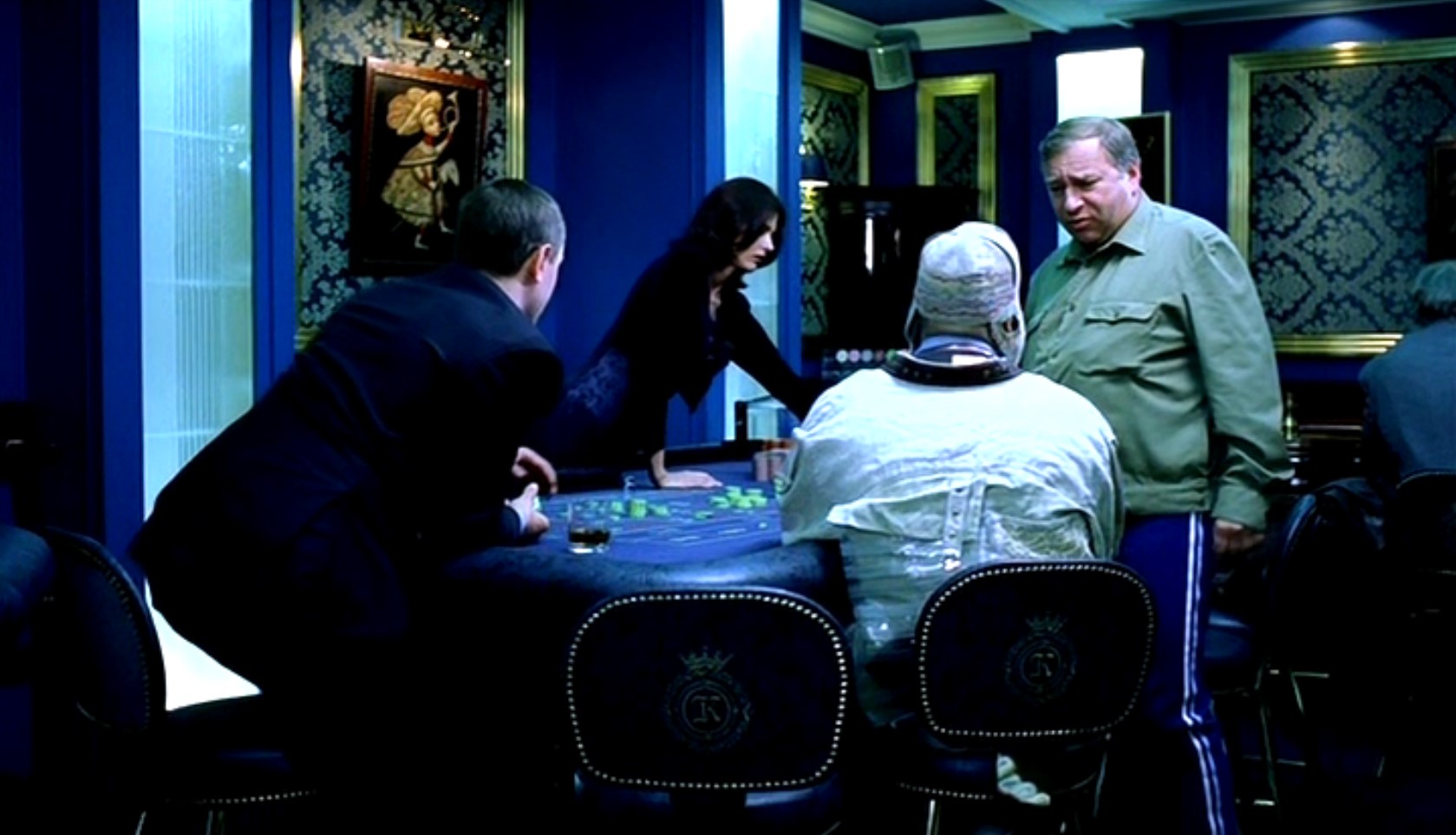 Поехали. Только за виски заплати, а то у меня платиновая American Express, не везде принимают.