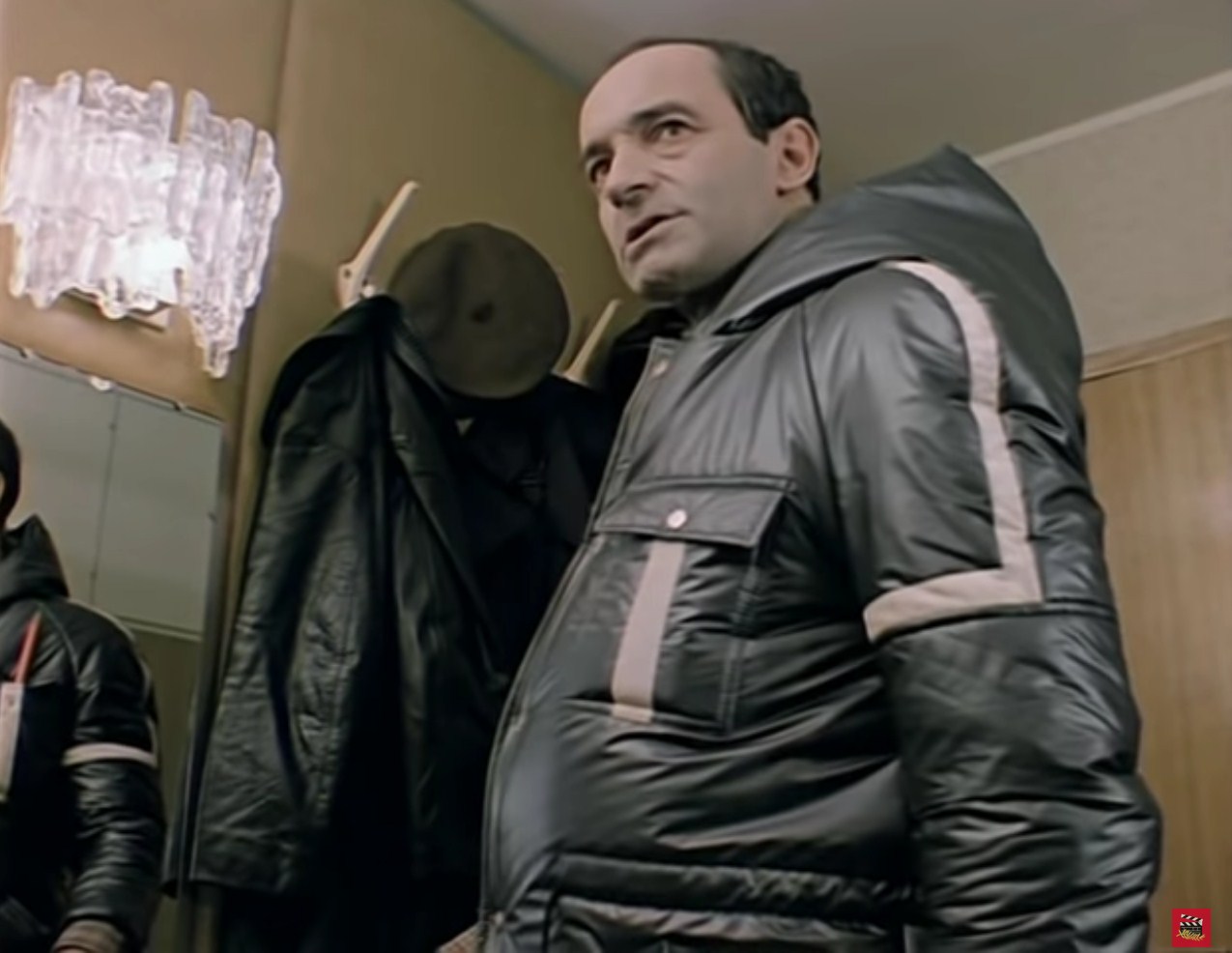 Вот она, жизнь холостяцкая — некому даже «к чёрту» послать.