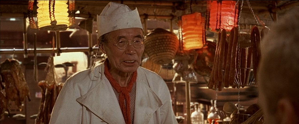 Мистер Ким — Вам сообщение!
— Да.
— Не посмотрите? Вдруг важное?
— Да, последние два тоже были важными. Первое — от жены, что она уезжает. Второе — от моего адвоката, что он уезжает с моей женой.
— Э-хе-хе, не повезло! Но как считал дедушка, за дождливым днём придёт ясный. Это добрая весть. Да, спорим на ужин!
— Ладно.
— Давай! … Вы уволены?! Вот жалость…
— Я выиграл ужин.
— Отличная философия — видеть хорошее в плохом. Одобряю!