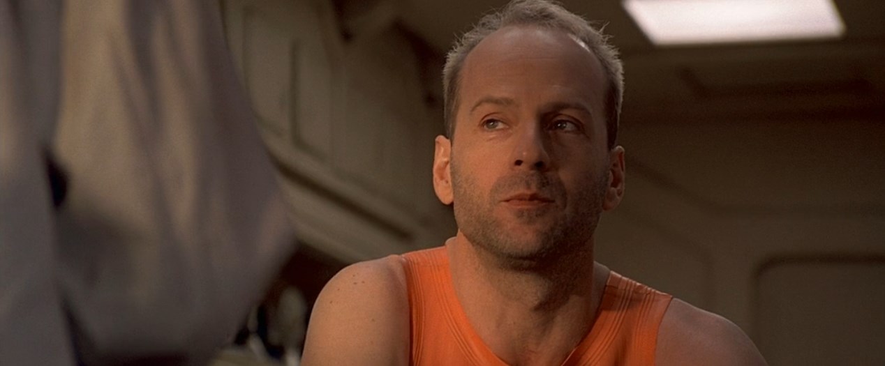 Мистер Ким — Вам сообщение!
— Да.
— Не посмотрите? Вдруг важное?
— Да, последние два тоже были важными. Первое — от жены, что она уезжает. Второе — от моего адвоката, что он уезжает с моей женой.
— Э-хе-хе, не повезло! Но как считал дедушка, за дождливым днём придёт ясный. Это добрая весть. Да, спорим на ужин!
— Ладно.
— Давай! … Вы уволены?! Вот жалость…
— Я выиграл ужин.
— Отличная философия — видеть хорошее в плохом. Одобряю!