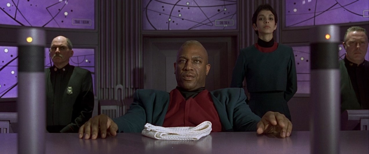 Фог президент Линдберг — И где он так научился вести переговоры?
— Вот мне тоже интересно.