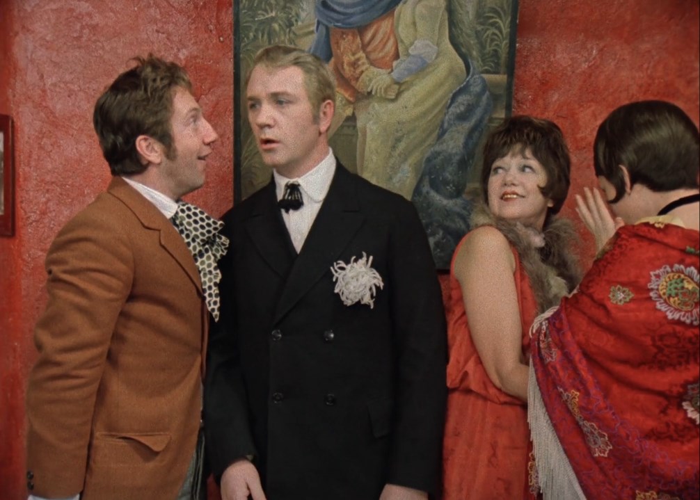 Уберите от меня эту психическую, а то жениться перестану!