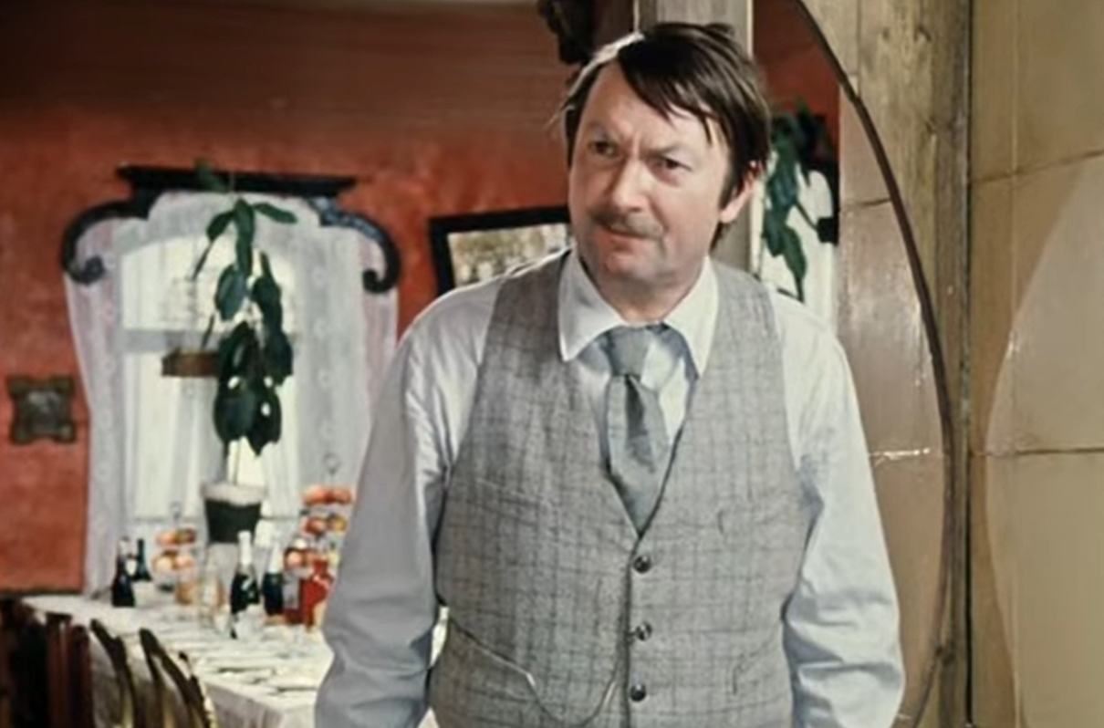 Я, может, за месяц готовился к таинству брака! Я, может, за полгода сходил в парикмахерскую, в баню...