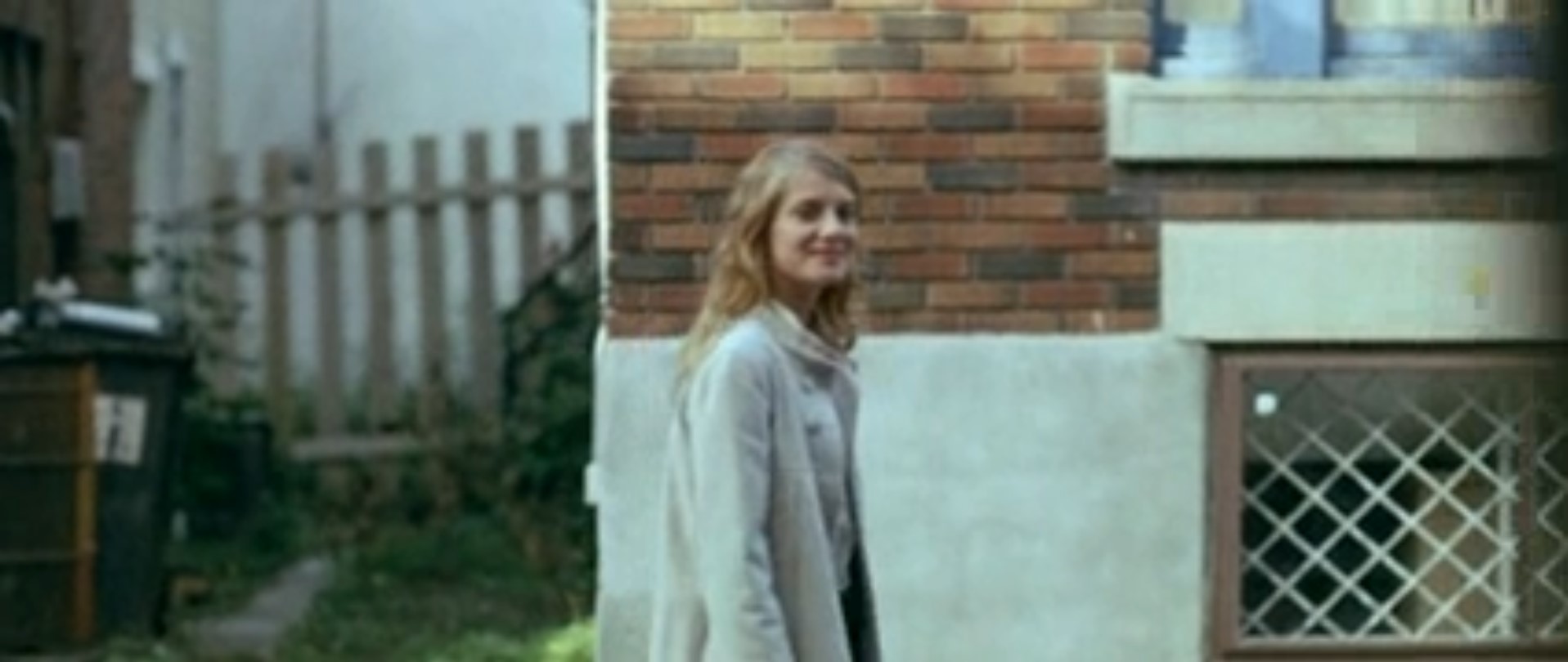 — Ну...и что будем делать?
— Ээээ...ничего.
— Ничего?
— Да, это и делают влюблённые.
— Ничего?
— Ничего...но в этом есть и плюсы — мы будем делать это вместе.