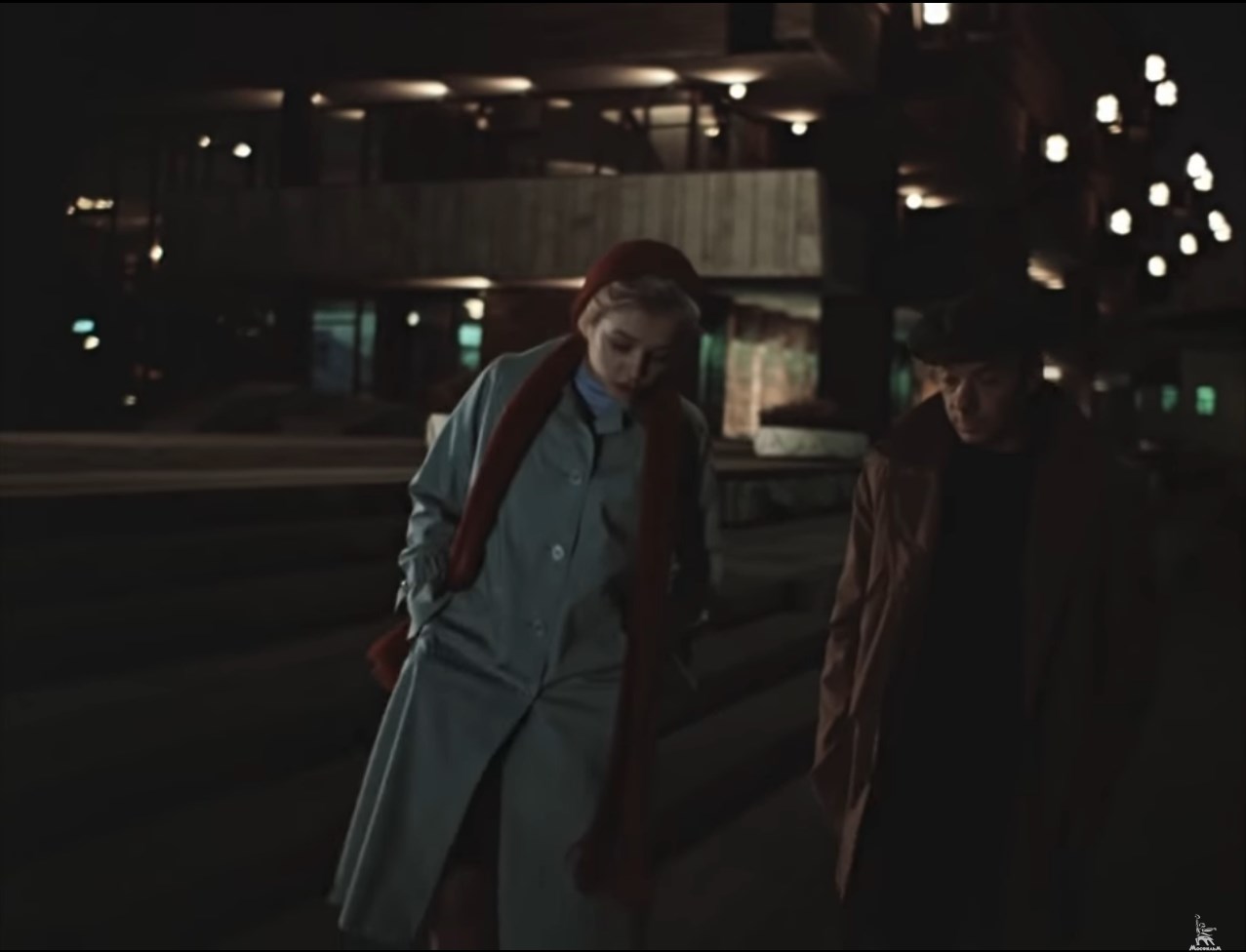 — А из вас бы мог стать хороший руководитель!
— А, по-твоему, все должны быть руководителями?
— Нет, не все должны, но все хотят.