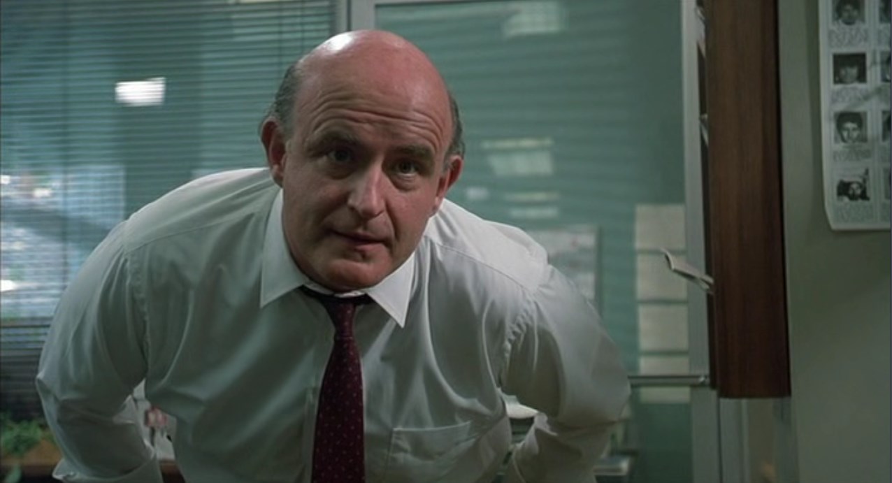 Иван Данко Луи Донелли — Управление стрессом. Наблюдаешь за рыбками, поливаешь растения, выполняешь специальные дыхательные упражнения, следишь за кровяным давлением, слушаешь приятные звуки, расслабляешься... Лично я думаю, что всё это — говно! Но под угрозой операции на сердце, прекращаешь задавать вопросы. Послушайте, просто любопытно... Плюс, я полагаю, что копы — везде копы. Как вы, советские, справляетесь со стрессом?
— Водка.