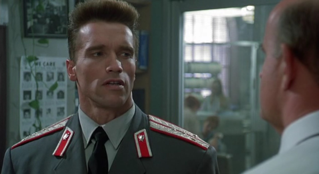 Иван Данко Луи Донелли — Управление стрессом. Наблюдаешь за рыбками, поливаешь растения, выполняешь специальные дыхательные упражнения, следишь за кровяным давлением, слушаешь приятные звуки, расслабляешься... Лично я думаю, что всё это — говно! Но под угрозой операции на сердце, прекращаешь задавать вопросы. Послушайте, просто любопытно... Плюс, я полагаю, что копы — везде копы. Как вы, советские, справляетесь со стрессом?
— Водка.