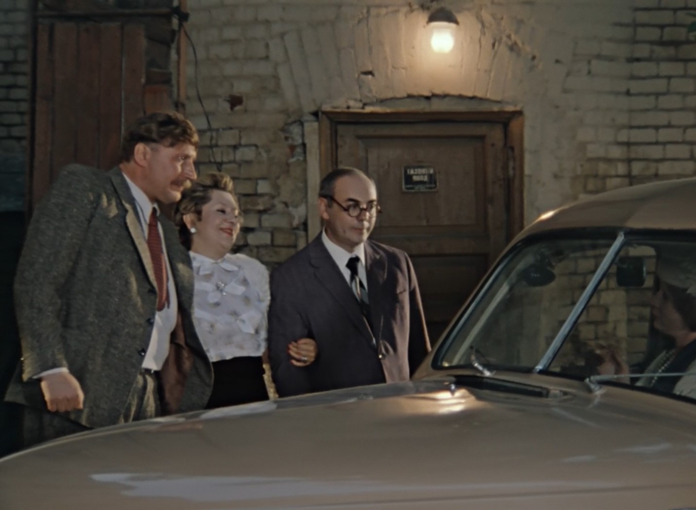 — Высокие, высокие отношения...
— Нормальные, для духовных людей!